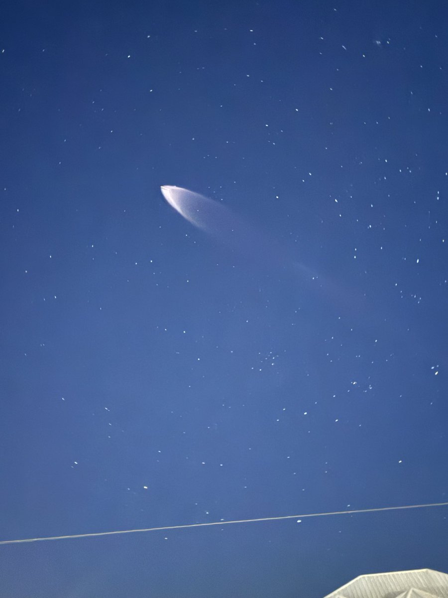 ncspaceops's tweet photo. A @SpaceX Falcon9 second stage lofts the GPS III SV09 mission to orbit off the coast of North Carolina for @USSpaceForce #sobx #spacex #nc https://t.co/QUiQhLMl6S