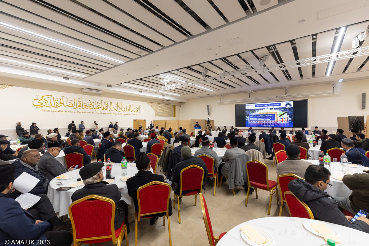 National President <a href="/AhmadiyyaUK/">Ahmadiyya UK</a> Rafiq Ahmed Hayat and members of the Ahmadiyya Muslim Community hosted Hon. Kitila Mkumbo (<a href="/kitilam/">Kitila Mkumbo (PhD)</a>), Minister of State, and H.E. Mbelwa Kairuki (<a href="/MbelwaK/">mbelwa Kairuki</a>) to the Baitul Futuh Mosque this Sunday. 

It was an honour to host the delegation and