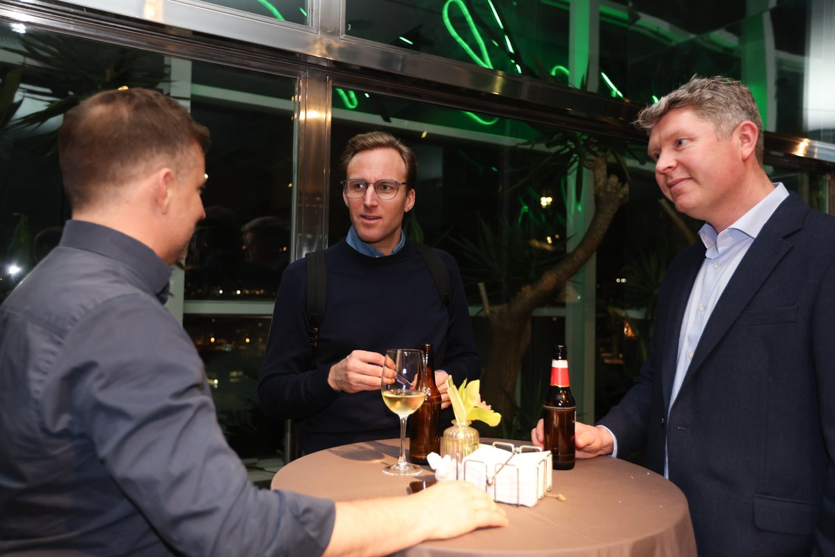 Enteractive tweet media