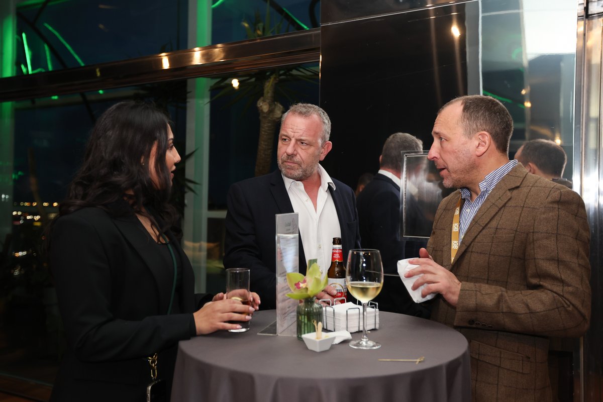 Enteractive tweet media