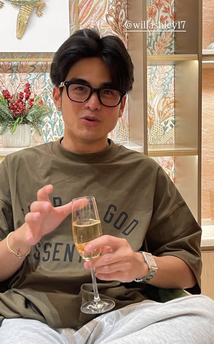 LittleUlap's tweet image. OH DAMN HE IS SO FINE 😫