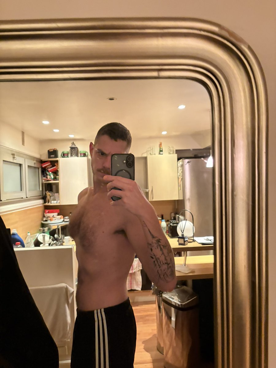 hot physio tweet media