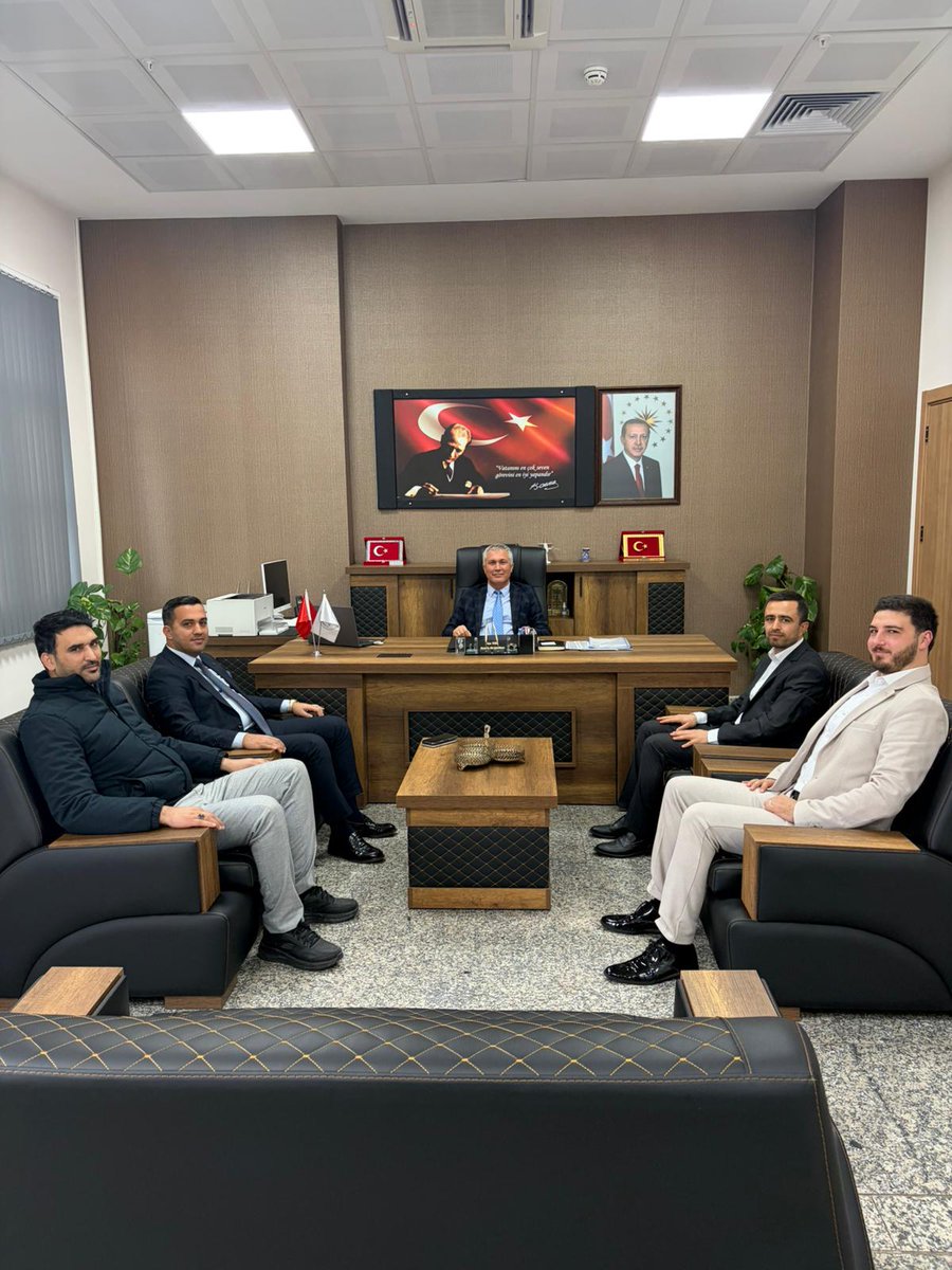 Genç Memur-Sen Mersin İl Temsilciliği olarak, Akdeniz İlçe Millî Eğitim Müdürümüz Saim Demir’i ziyaret ederek eğitim çalışmalarımız, kurumlar arası iş birliği üzerine istişarelerde bulunduk. Nazik ev sahipliği için müdürümüze teşekkür eder, çalışmalarında başarılar dileriz.