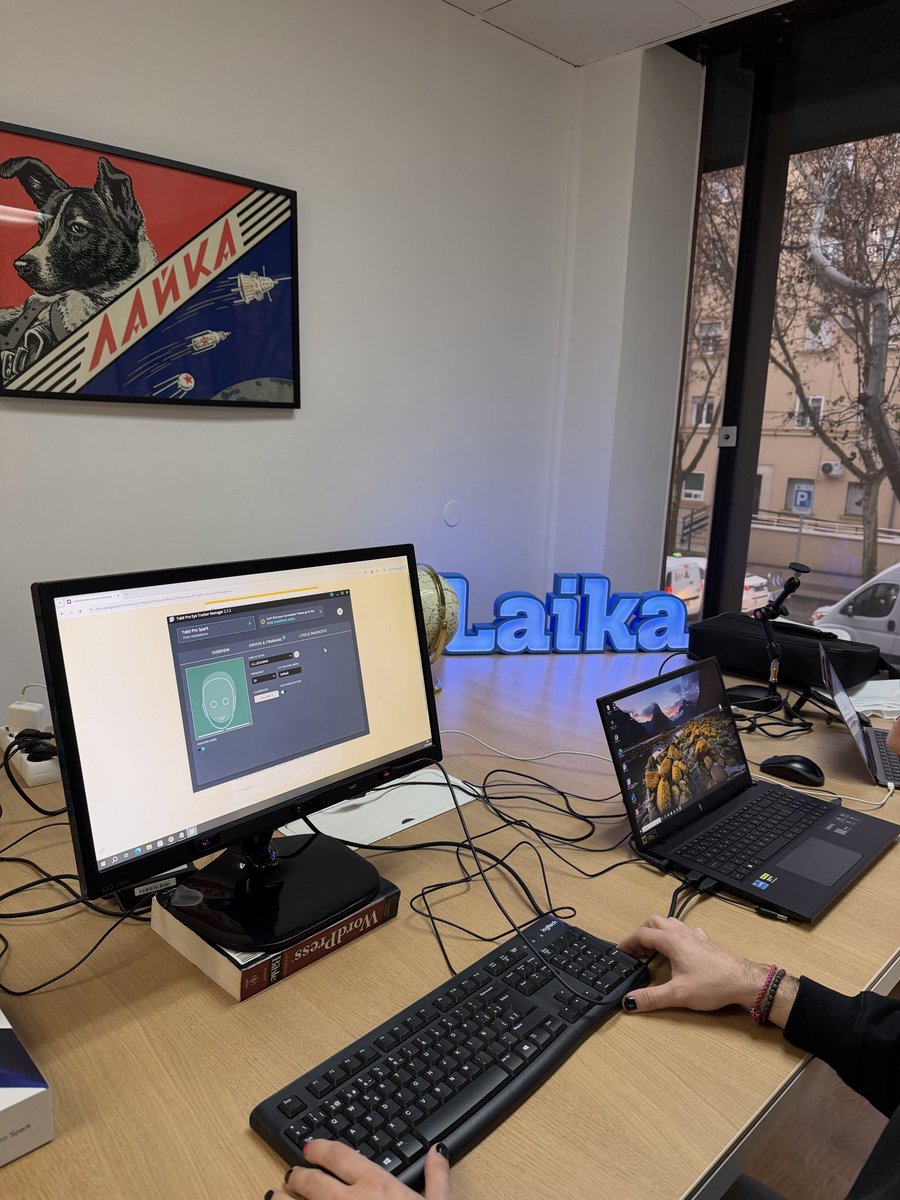 Ya hemos terminado de recoger muestras para nuestro estudio de Eye Tracking sobre la atención de los usuarios en buscadores en búsquedas con IA, sin IA y distintas intenciones de búsqueda.
¿Con ganas de ver los resultados? 👀