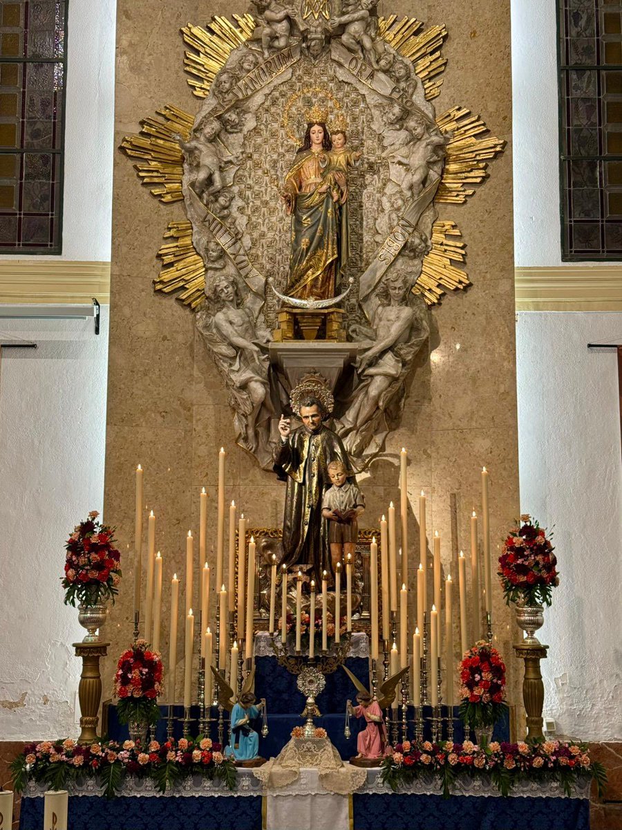 SAN JUAN BOSCO | TRIDUO 

Del 28 al 30 de enero, la Familia Salesiana celebrará el triduo en honor a San Juan Bosco, patrón de la Juventud. 

Por ello, nuestros hermanos de <a href="/admacadizsdb/">María Auxiliadora Cádiz</a> han levantado este altar en su honor. 

Nuestra Hermandad animará la Eucaristía del día 30.