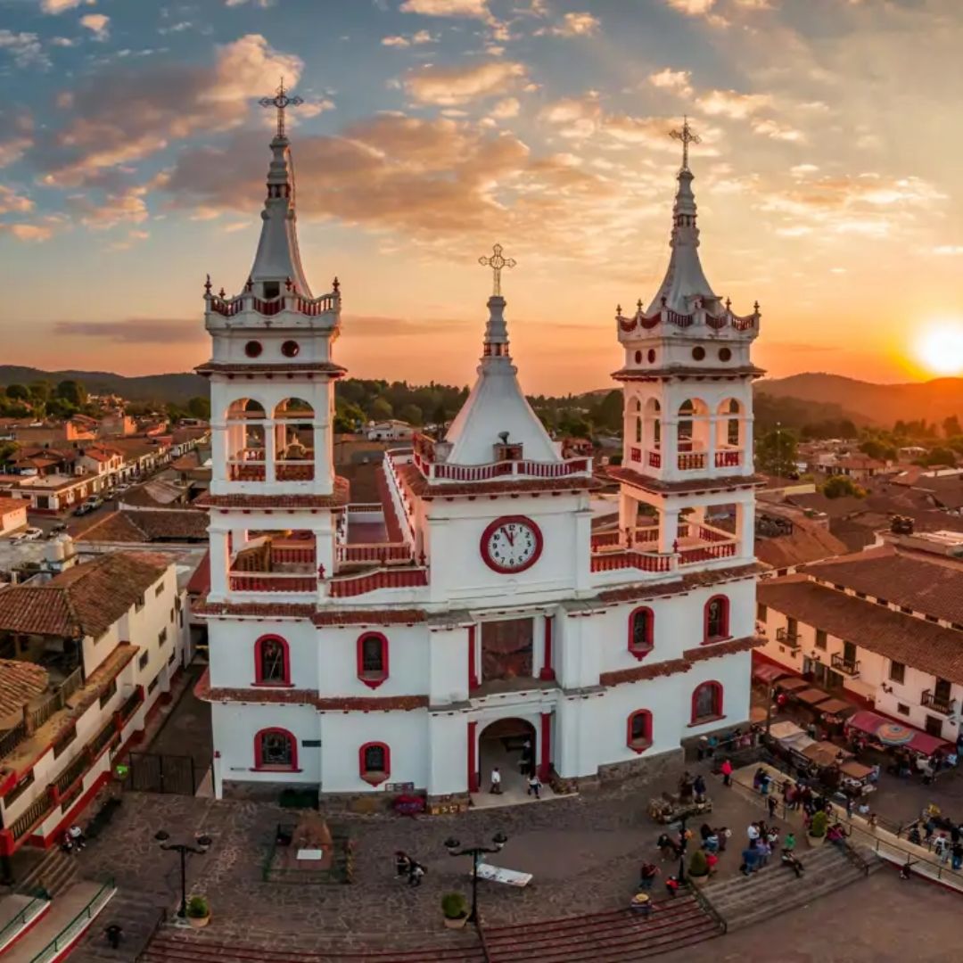 Estampas's tweet image. #Estampas | Hoy te brindamos un tour por Guadalajara, un encantador pueblo mexicano,  que cautiva a sus visitantes con su ambiente tranquilo y su arquitectura tradicional, que evocan una sensación de vida rural sencilla. #Turismo