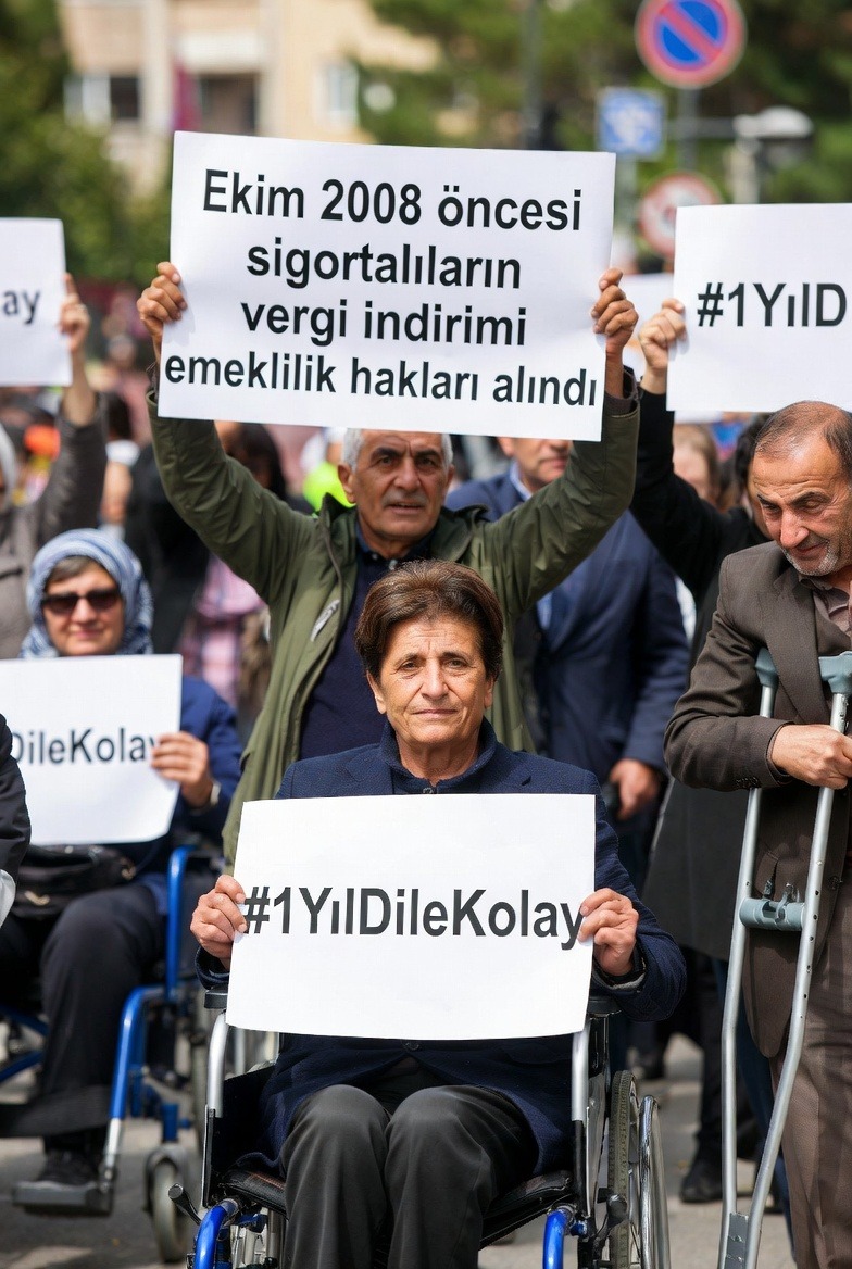 <a href="/araptheo/">Cem</a> #bilbakalım
Engellilerin vergi indiriminden emeklilik hakları 15 Ocak’ta ellerinden alındı.
Bir gün kala kazanılmış hakkı geri almak adalet mi?
Lütuf değil, hak istiyoruz.

<a href="/HMBakanligi/">T.C. Hazine ve Maliye Bakanlığı</a>
<a href="/csgbakanligi/">T.C. Çalışma ve Sosyal Güvenlik Bakanlığı</a> 
<a href="/Akparti/">AK Parti</a> 
<a href="/AYMBASKANLIGI/">Anayasa Mahkemesi</a>