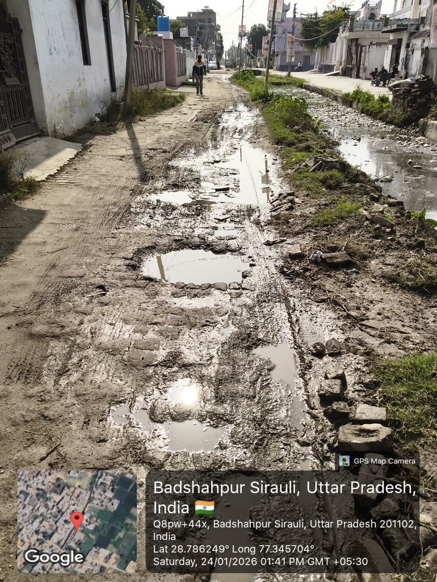 Ashishgurjar00's tweet photo. "माननीय @dm_ghaziabad महोदय, लोनी के ग्राम बादशाहपुर सिरौली के बच्चे कीचड़ और टूटी सड़कों से गुजरकर स्कूल जाने को मजबूर हैं। कई बार शिकायत के बाद भी कोई सुनवाई नहीं हुई। क्या इन बच्चों का भविष्य और ड्रेस ऐसे ही खराब होते रहेंगे? कृपया संज्ञान लें। @myogiadityanath @UPGovt #Loni" https://t.co/Ow9fcgqXhg