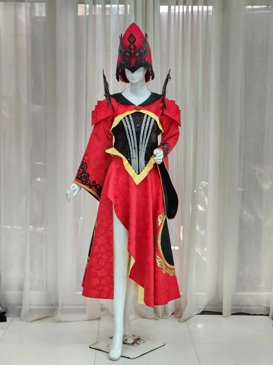 neolargeX's tweet photo. 強い衣装ほど、制御が必要だ。

東京ディズニーシー
ザ・ウィランズワールド
クイーンダンサー衣装の制作事例。

赤・黒・金。
要素は多いですが、視線が散らないよう、線と面を整理しています。
舞台用衣装として、実用と演出の境界を詰めた一着です。

1枚目：AI着用イメージ
2枚目：完成品
3枚目：AI動画

#ネオラージ #neolarge #衣装制作