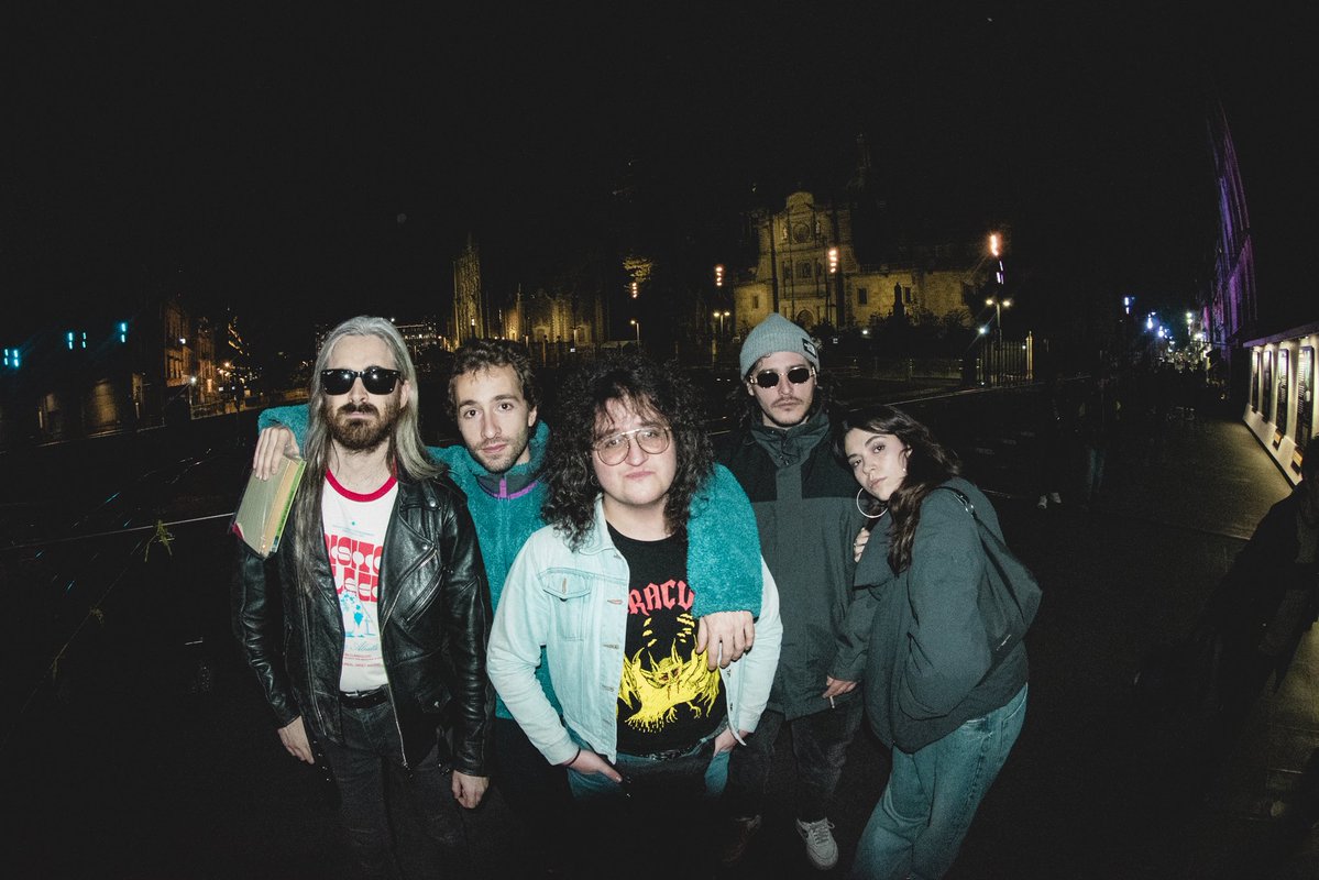 hola <a href="/grok/">Grok</a> quita de la foto al más heavy