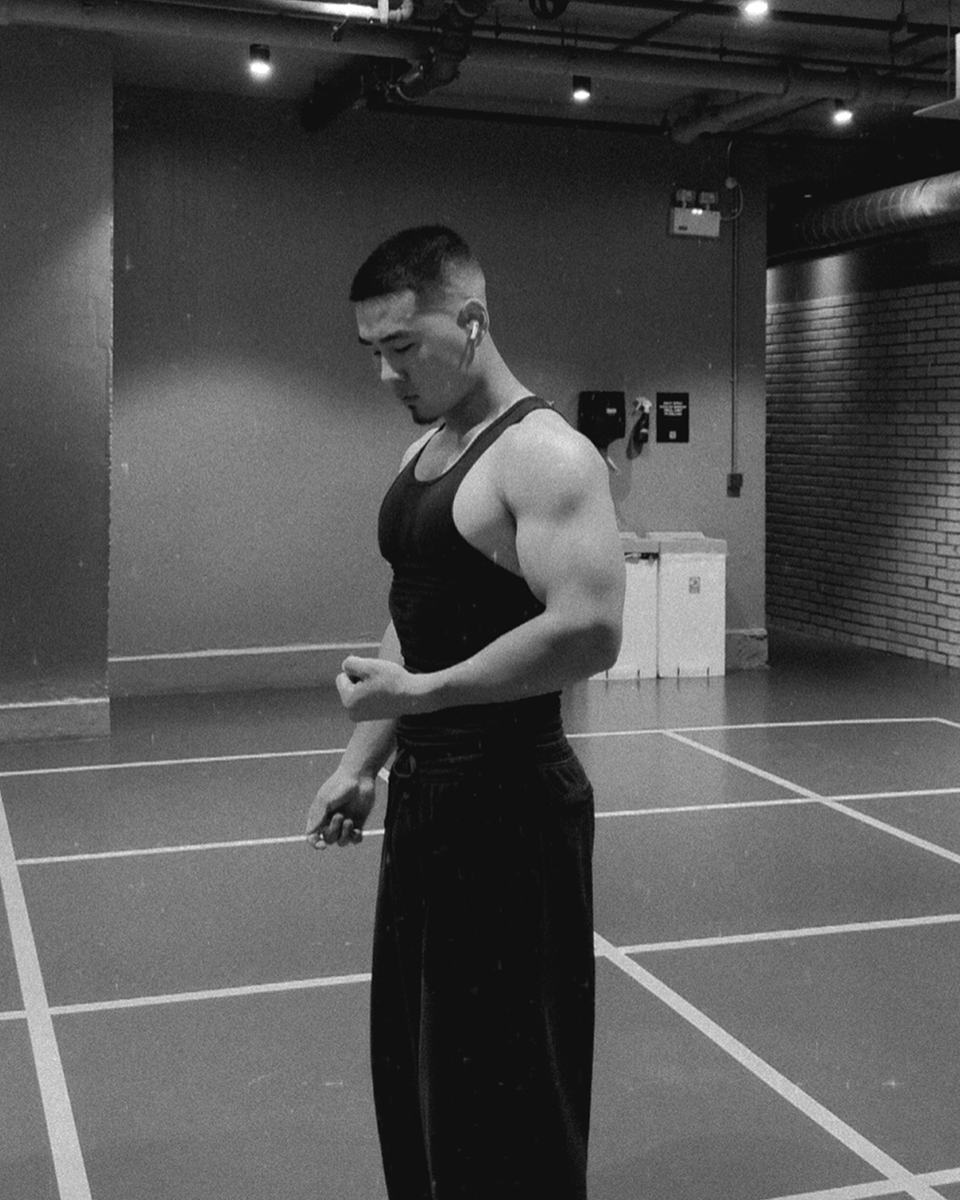 deanmyag's tweet photo. 4 years ago, 

I walked into the gym alone, not knowing it would become the single biggest investment I ever made in myself.  

Fast forward: decent physique built, but the real win? 

The hard lessons that reshaped how I handle life,
work, relationships, and everything else.  

Here are the top 5 principles I conquered myself to learn 

(and how they apply everywhere).  

Click below👇