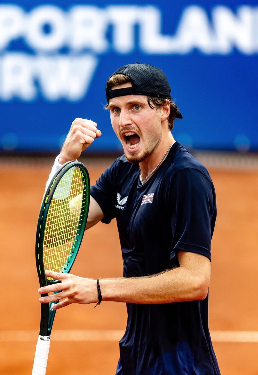 BritishTennisUp's tweet image. BIG WIN!!!🔥🔥

23 year old Toby Samuel’s fantastic form continues as he takes out the 8th seed Tristan Boyer🇺🇸 6-3 5-7 6-4 to move into the second round of the San Diego Challenger👏🏼👏🏼

Well done Toby, keep going🇬🇧💪🏼