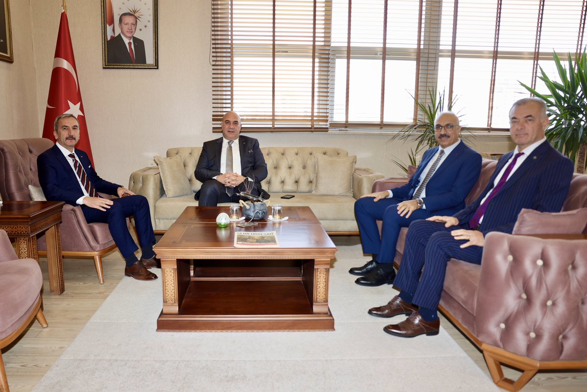 İl Millî Eğitim Müdürümüz Sayın Mehmet Nurettin Aras, Sarıçam Kaymakamı Sayın Murtaza Dayanç’ı makamında ziyaret etti. Ziyarette ilçede yürütülen eğitim çalışmaları üzerine değerlendirmelerde bulunuldu. <a href="/tcmeb/">Millî Eğitim Bakanlığı</a> <a href="/Yusuf__Tekin/">Yusuf Tekin</a> <a href="/mnaras/">M.Nurettin ARAS🇹🇷</a>