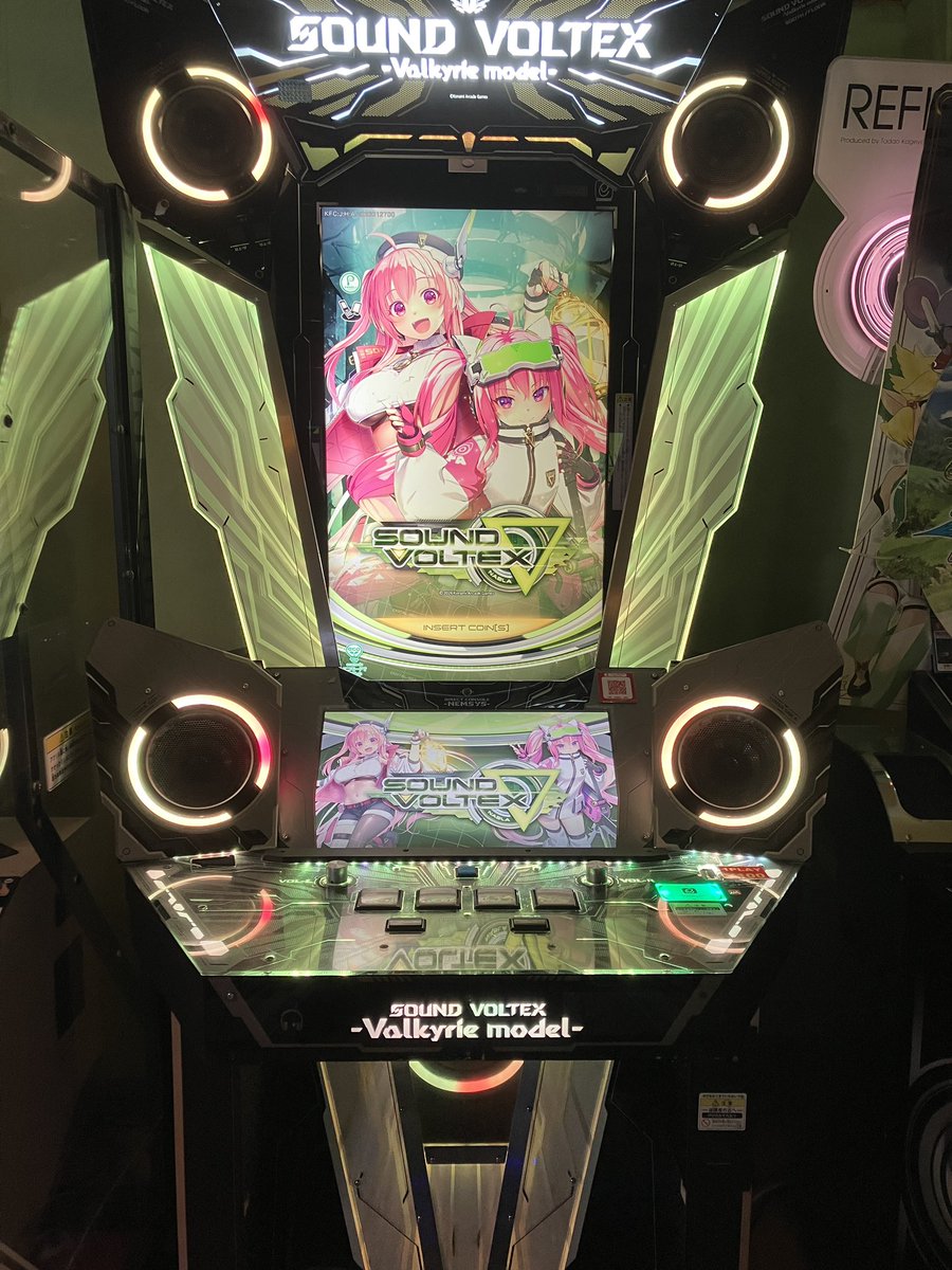 Taito_Rosa's tweet photo. 🎶ゲーム情報🎶
当店にてかつて存在したサウンドボルテックスことサンボルことSDVXがValkyrie modelに進化して帰って来てくれました！😎
好評稼働中です❣️

#タイステ
#タイトーステーション池袋ロサ
#ビデオゲーム　#音楽ゲーム
#サウンドボルテックス https://t.co/1EvhodjJXZ