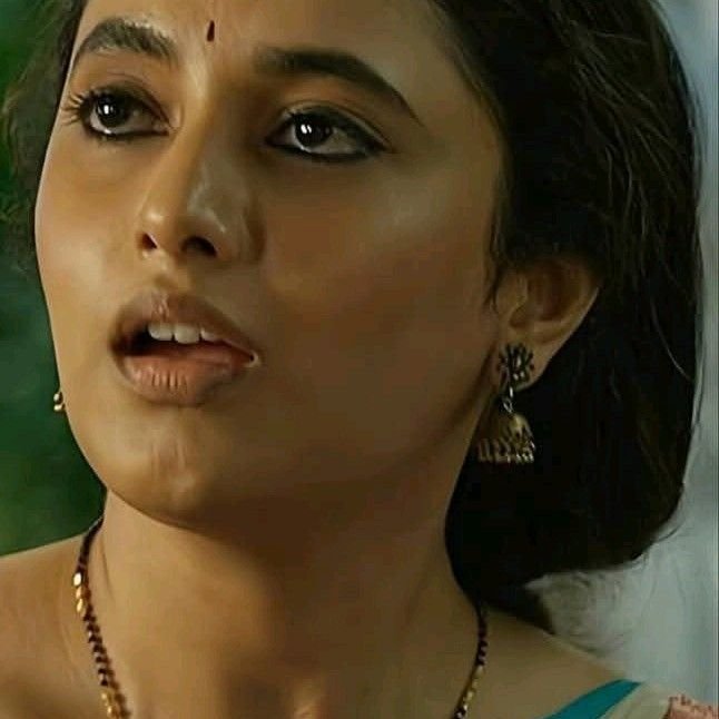 IN THEATRE, when i just finished oombi ng a bud,,suddenly a hand pulling my head  from other side..enakum oombi vidu di potta munda...and then other voices from my row asking same..enakum di , hey enakum di