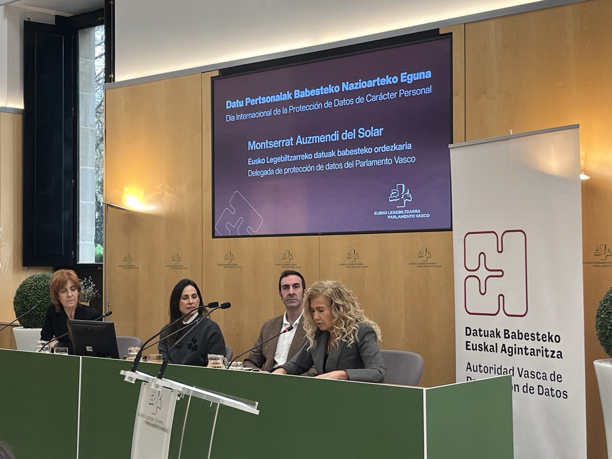 avpd_dbea's tweet photo. 🗣️Montserrat Auzmendi, Delegada de Protección de Datos del @PVasco_EuskoL, destaca que los parlamentos deben ser un ejemplo en el respeto a los derechos de la protección de datos. "Es muy adecuado celebrar aquí esta entrega de premios".

#DatuBabesa #ProteccionDeDatos #privacidad #avpd #dbea