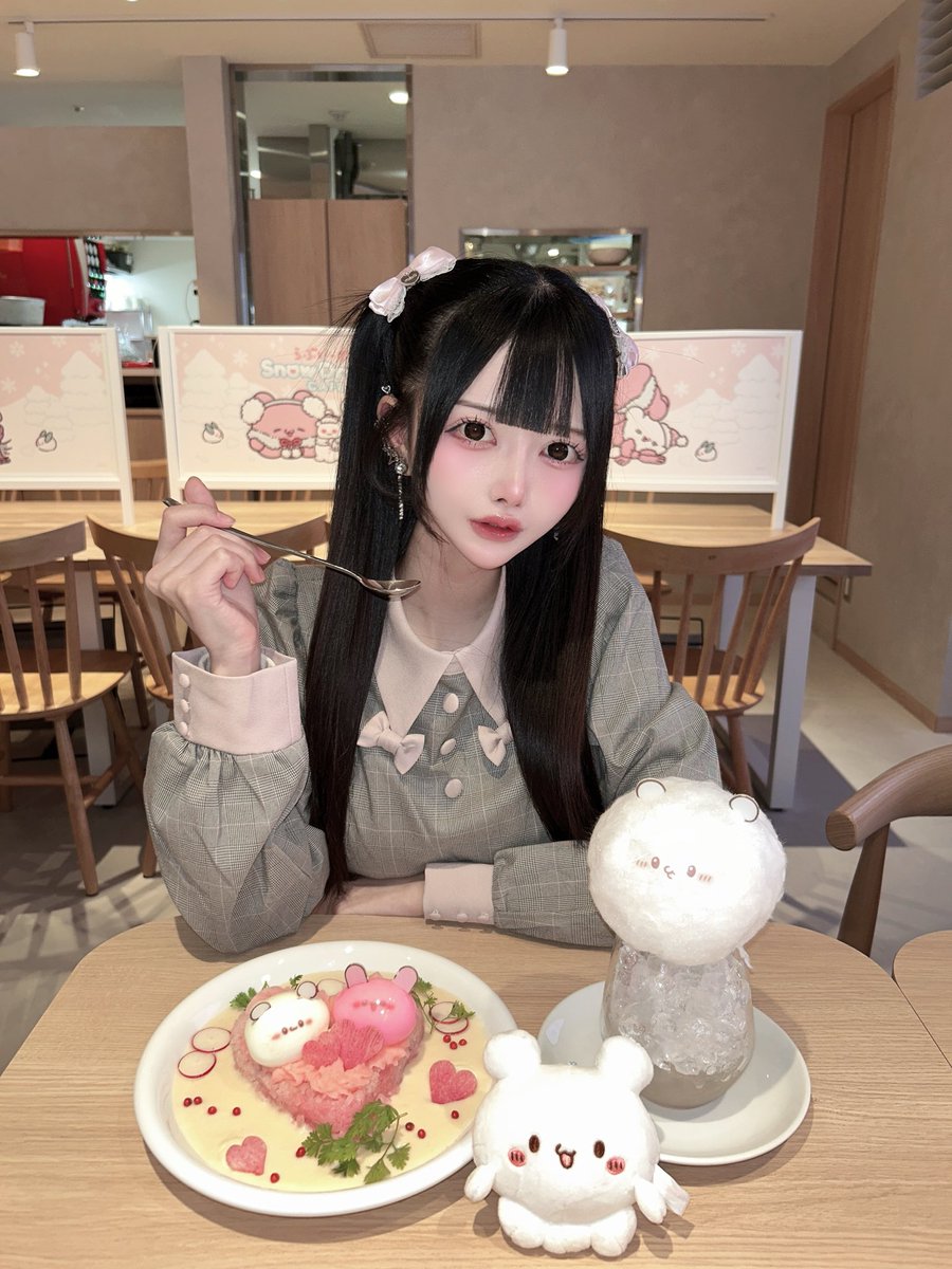 グレー×ピンクの組み合わせ、甘くてかわいすぎる₍ᐞ•༝•ᐞ₎◞ ̑̑♪🩶🩷 https://t.co/aFYE3ZBiPD