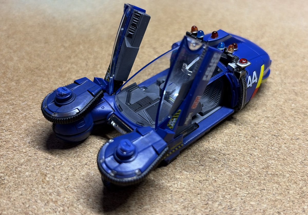 TRYHORN2's tweet photo. つい数日前、でじたみんで予約してたスリーゼロのポリススピナーがようやく到着した。このサイズで前輪カバー回転とドアの開閉ができるのは良い。予約してから1年2ヶ月、でじたみんはメーカーから商品が回ってくる優先度が低い事が分かってしまった。今後は避けよう。
#ポリススピナー
#でじたみん https://t.co/GGFaHjHuet
