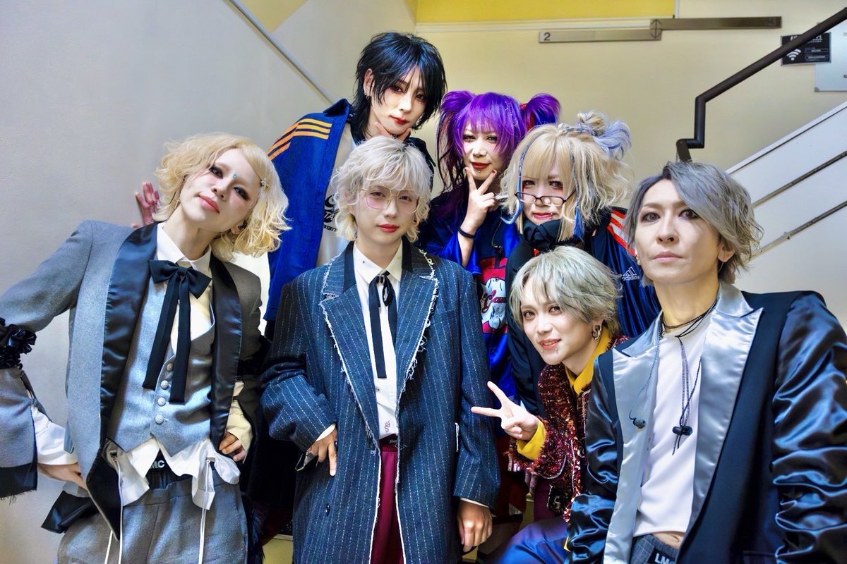 Thank you!

2026.01.20
Spotify O-WEST
ユナイト × LM.C 2MAN LIVE
「星と花が繋ぐ物語」

メンバー集合写真📸

▼LM.Cセットリストはこちら▼
lnk.to/UNITE_LM.C_2MAN