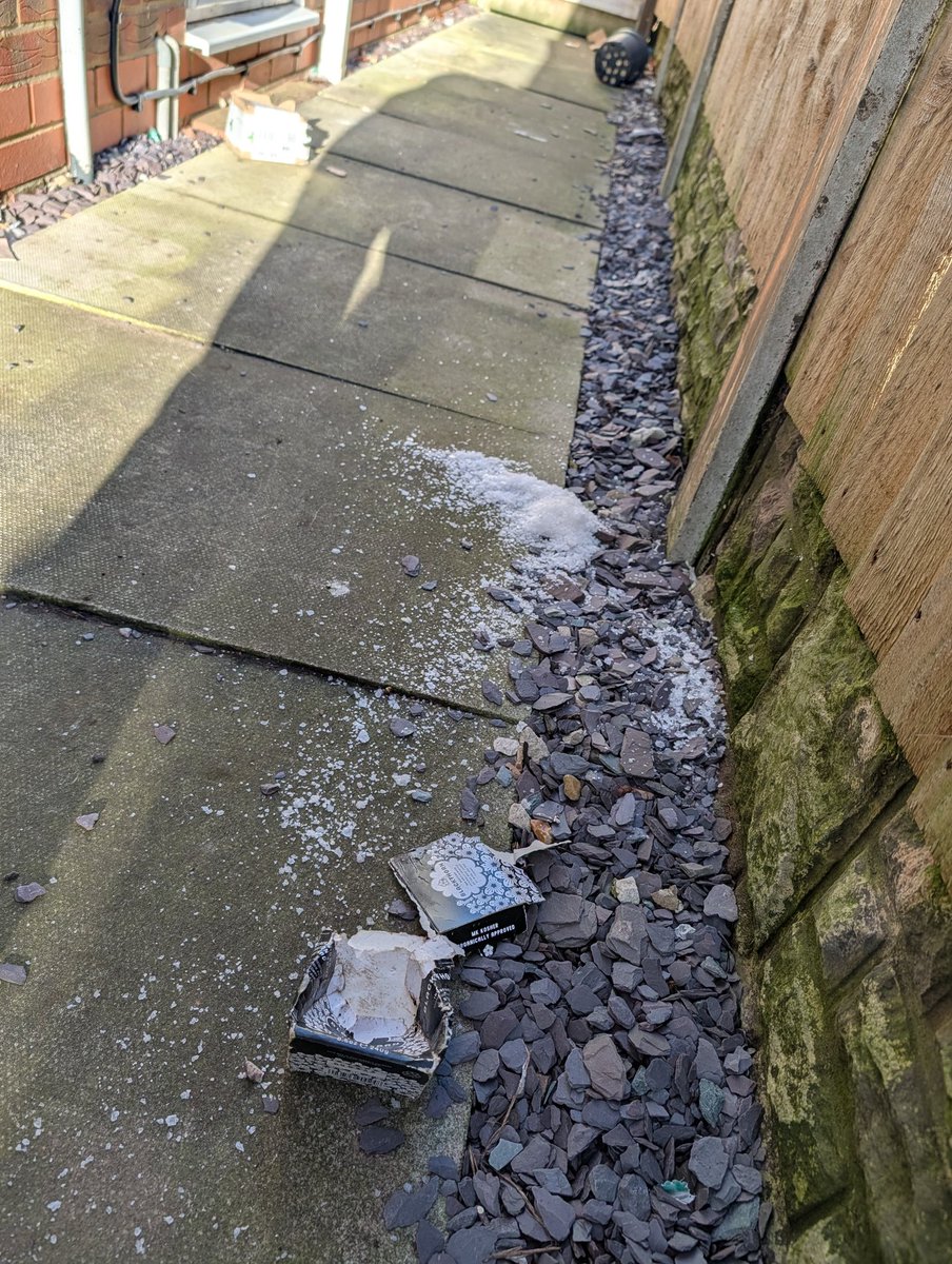 My <a href="/BlackthornSalt/">Blackthorn | Scottish Sea Salt</a> just arrived, not exactly how I was planning on using it 😢 thanks <a href="/RoyalMail/">Royal Mail</a>