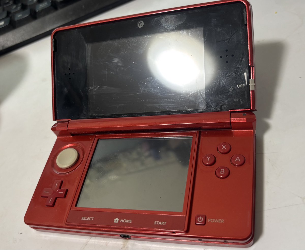 ニンテンドー3DS メタリックレッド本体欲しい人います？ もうやらない