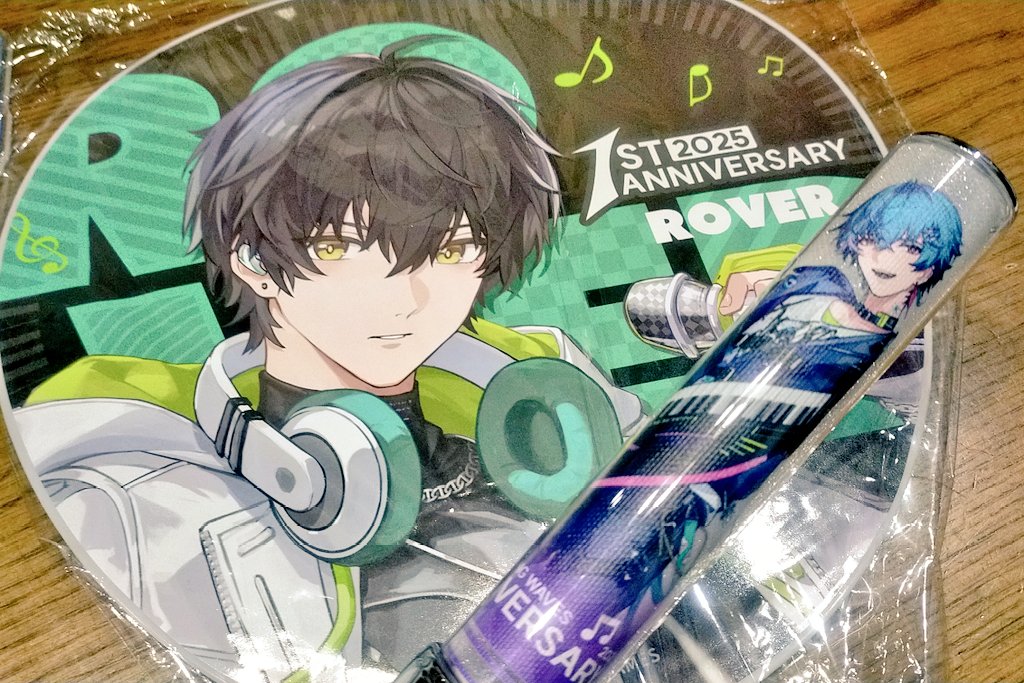 鳴潮のライブ、現地で貰えるやつもだけど周年の時に貰ったうちわと