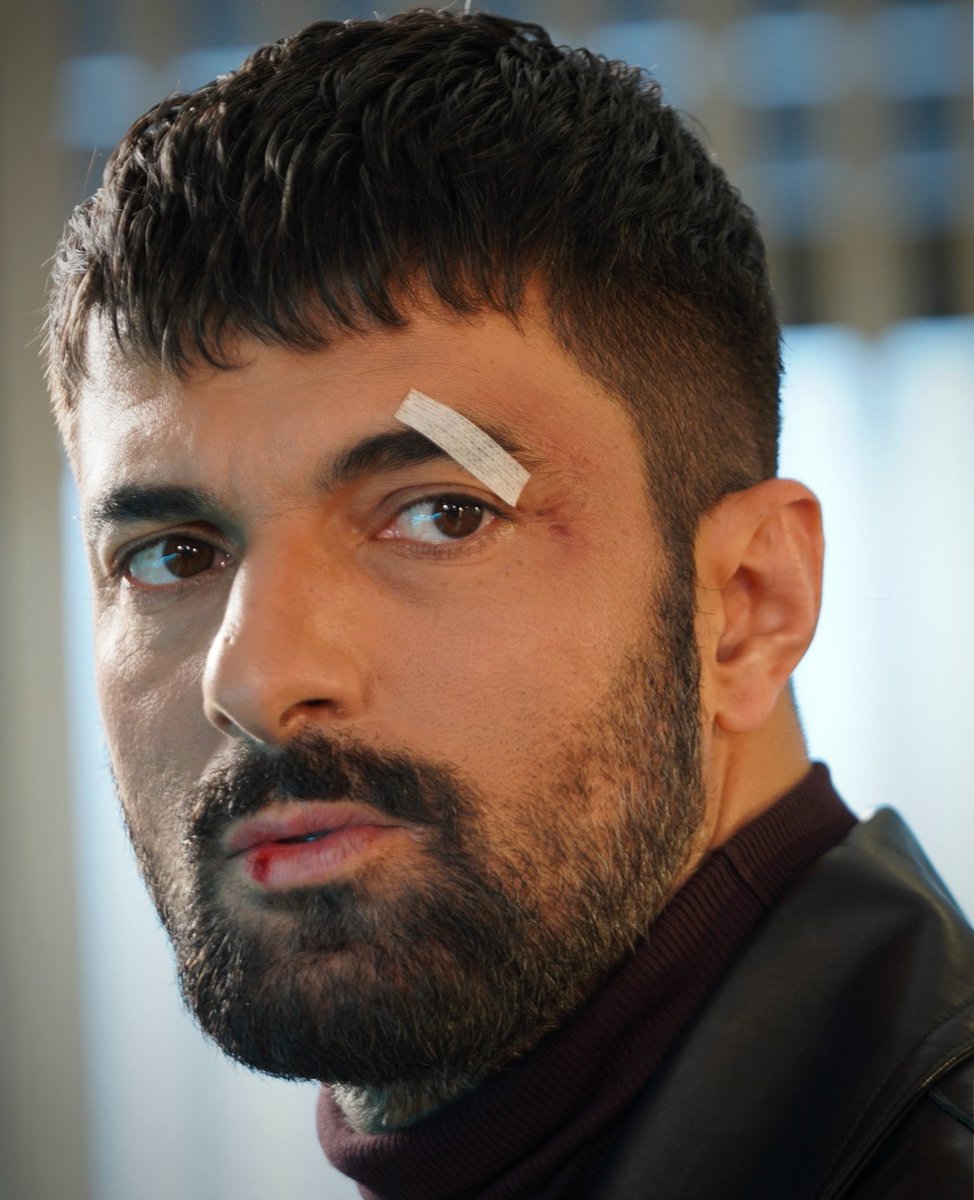 𝐓𝐀𝐇𝐈𝐑 😥💖
#EnginAkyürek #TahirLekesiz