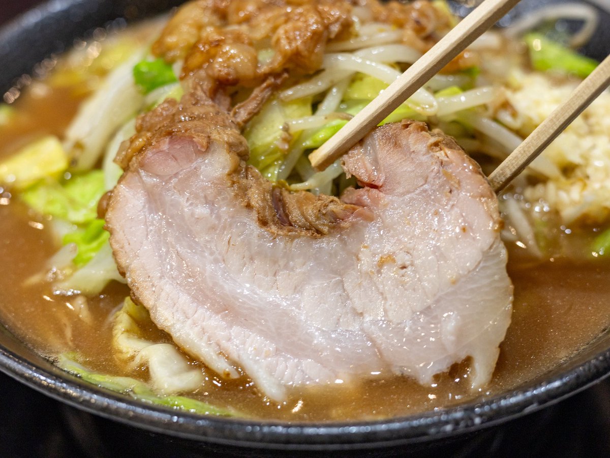 炒め野菜”の二郎系『CRAZY PORK』が御茶ノ水に爆誕！ スープは豚の旨味