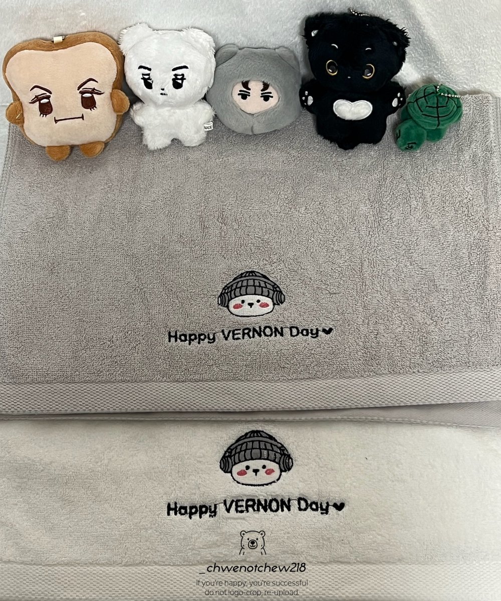 Happy VERNON Day 🖤 #버논 #VERNON 

귀여운 아북곰 🐻‍❄️ 
버논 생일 기념 이벤트 🎁
RT 해주신 분들 중 추첨을 통해 세분께 버논 생일 기념으로 제작한 수건 보내드릴게요 🖤

🎂 당첨자 발표는 218 
🏠 국내 주소 한정 🥹
🍀 연그레이 &amp; 화이트 색깔은 랜덤입니당 🖤