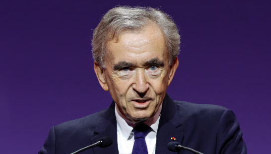 SirenesFR's tweet photo. 🔴 FLASH | Bernard Arnault accuse la France d’être «contre les entreprises» en cherchant à les «taxer au maximum».