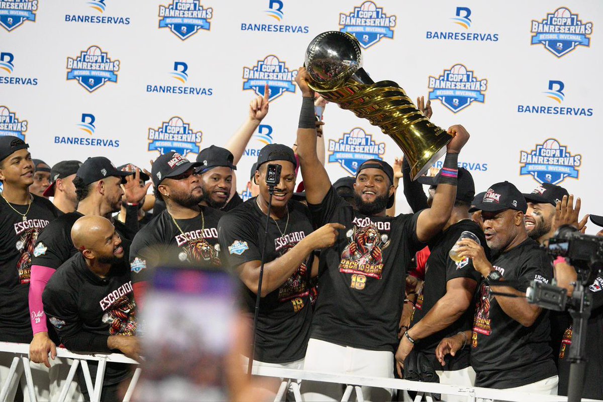 PtoPtaAlMinuto's tweet photo. Leones son bicampeones con su corona 18 en LIDOM https://t.co/D68d9nAA6Y vía @PuertoPlataAlminuto.com https://t.co/zqC0nAfmMJ