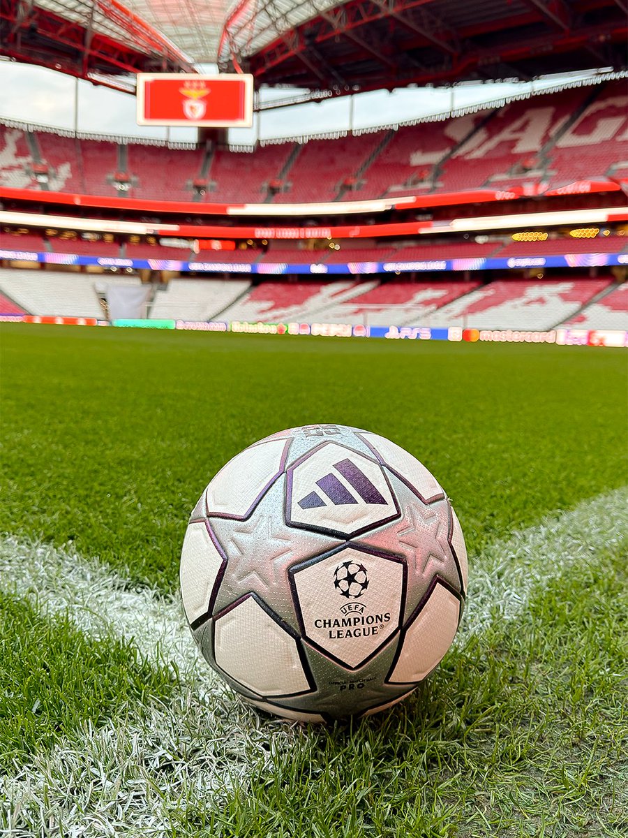 El Balón de la Champions más bonito de la última década en el césped del estadio donde se ganó la Décima.

Belleza absoluta.