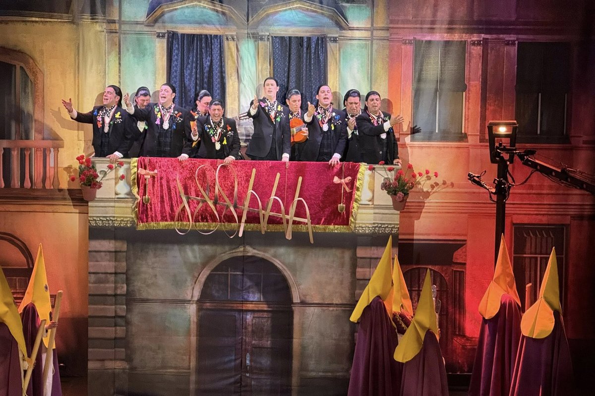 LaRinconada_Web's tweet image. El #Bizcocho monta la Carrera Oficial en las tablas del Gran Teatro Falla
La chirigota ‘Ssshhhhh!!!’ se presenta en una edición en la que también ha participado #Suso con ‘Los que luchan por su sueño’ #LaRinconada  @ChirigotaBizc8 @ChirigotaSuso acortar.link/wYi9F3