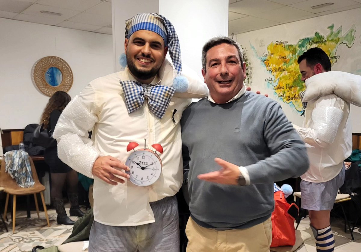 El #Bizcocho monta la Carrera Oficial en las tablas del Gran Teatro Falla
La chirigota ‘Ssshhhhh!!!’ se presenta en una edición en la que también ha participado #Suso con ‘Los que luchan por su sueño’ #LaRinconada  <a href="/ChirigotaBizc8/">la CHIRIGOTA del BIZCOCHO</a> <a href="/ChirigotaSuso/">LOS QUE LUCHAN POR SU SUEÑO (LOS NARCOLÉPTICOS)</a> acortar.link/wYi9F3