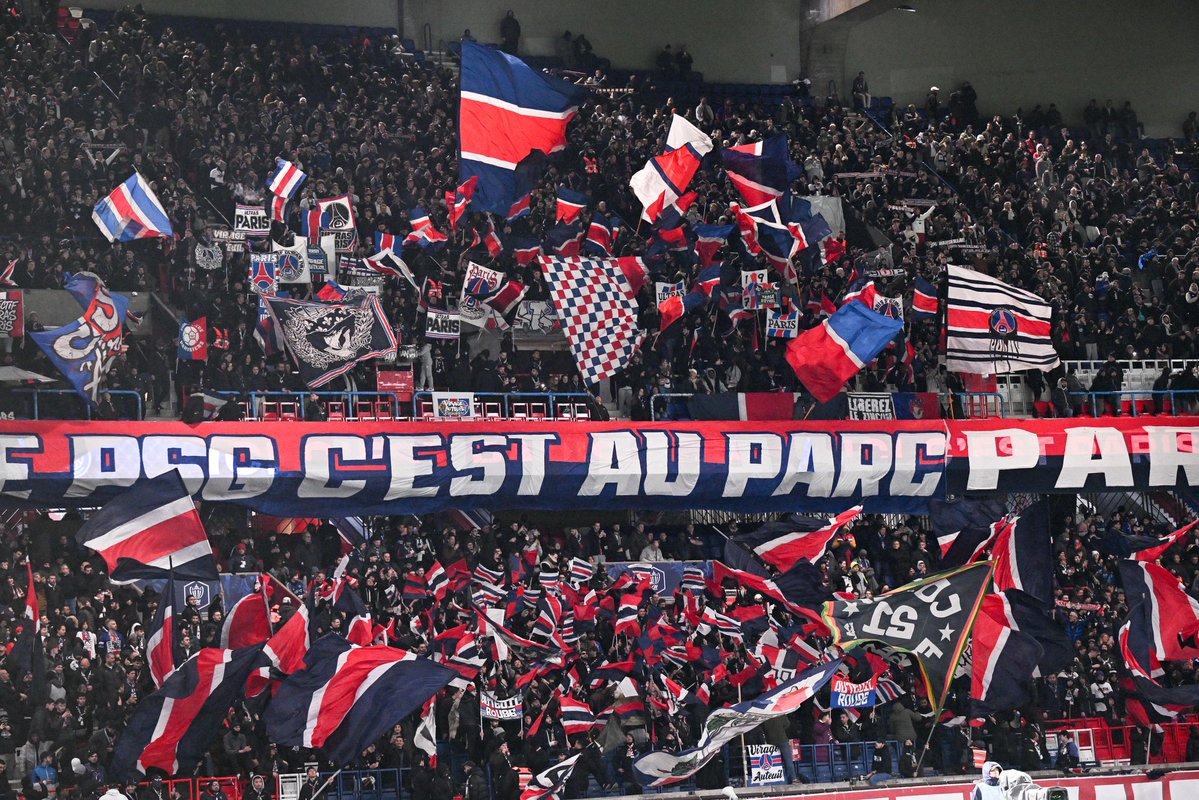 🚨 « 𝗟𝗘 𝗣𝗔𝗥𝗖 𝗘𝗦𝗧 𝗦𝗔𝗡𝗦 𝗔𝗨𝗖𝗨𝗡 𝗗𝗢𝗨𝗧𝗘 𝗟’𝗨𝗡𝗘 𝗗𝗘𝗦 𝗠𝗘𝗜𝗟𝗟𝗘𝗨𝗥𝗘𝗦 𝗔𝗠𝗕𝗜𝗔𝗡𝗖𝗘𝗦 𝗗’𝗘𝗨𝗥𝗢𝗣𝗘 𝗤𝗨𝗘 𝗝’𝗔𝗜 𝗖𝗢𝗡𝗡𝗨𝗘𝗦. 🌋 »

Javi Galan 🇪🇸, passé par l’Atletico, confirme avoir été 𝗜𝗠𝗣𝗥𝗘𝗦𝗦𝗜𝗢𝗡𝗡𝗘́ par l’ambiance du Parc 🏟️🤯:

«