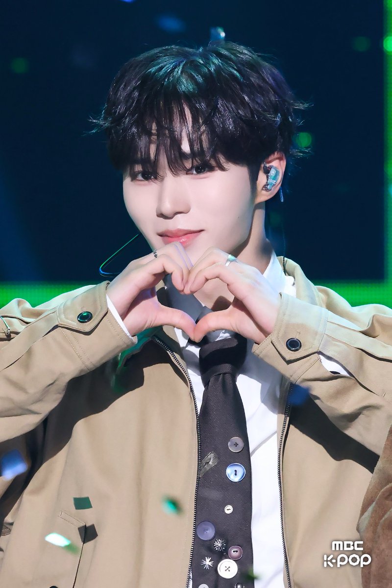 260128 show! music core onsite photos (1/24) #준서 #JUNSEO