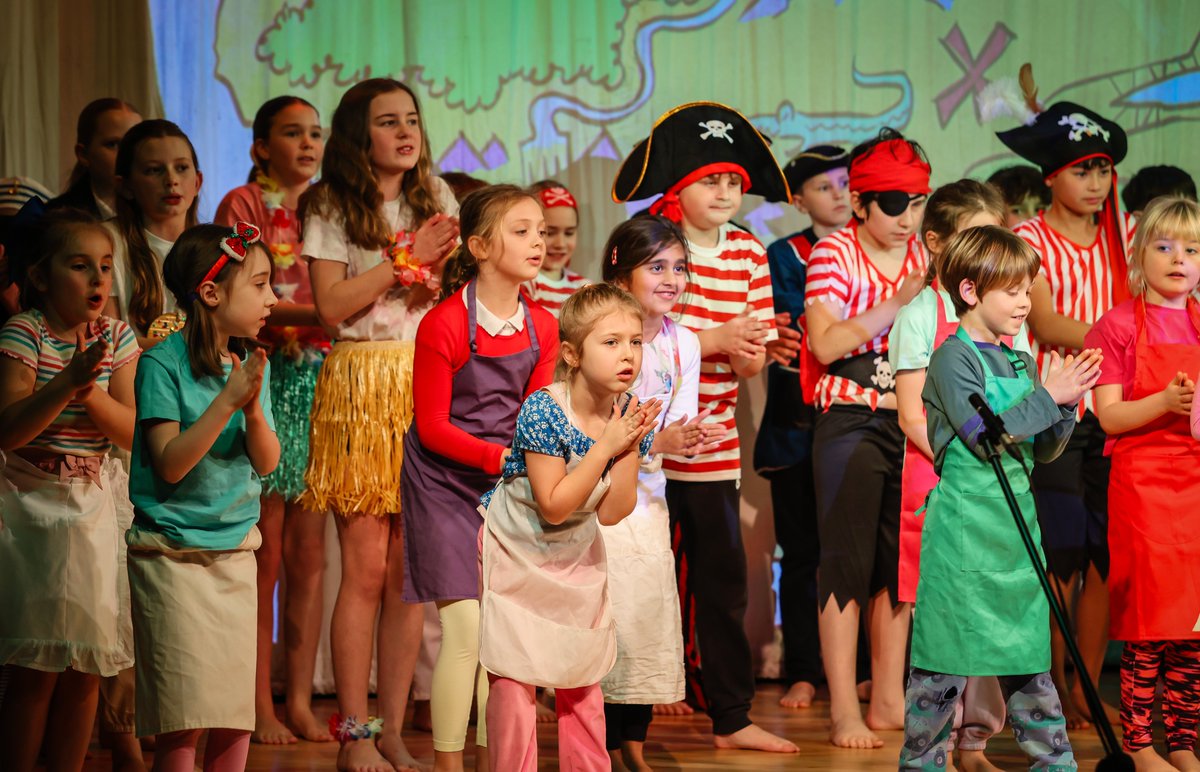 Mrs L Crossley tweet media