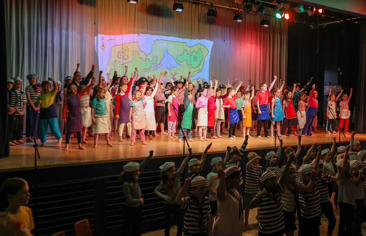 Mrs L Crossley tweet media