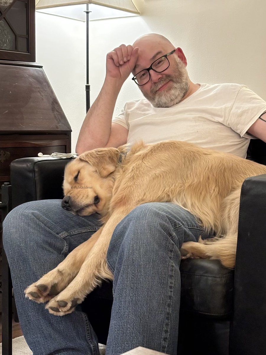 “I’m not sleeping… I’m making sure <a href="/Finerific/">Finerific</a> doesn’t float away!” - Walker

#DogsOfTwitter #GoldenRetrievers #PghGoldens