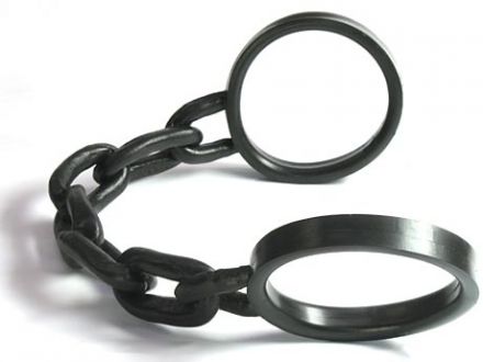 «Der Mensch ist frei geboren, und überall liegt er in Ketten» Jean-Jacques Rousseau „Vom Gesellschaftsvertrag“ (1762).
Hörte gerade eine Diskussion mit dem Bestseller-Autor Hartmut Rosa über das Verschwinden von Spielräumen - Richtlinien, Formulare, Algorithmen und Apps.