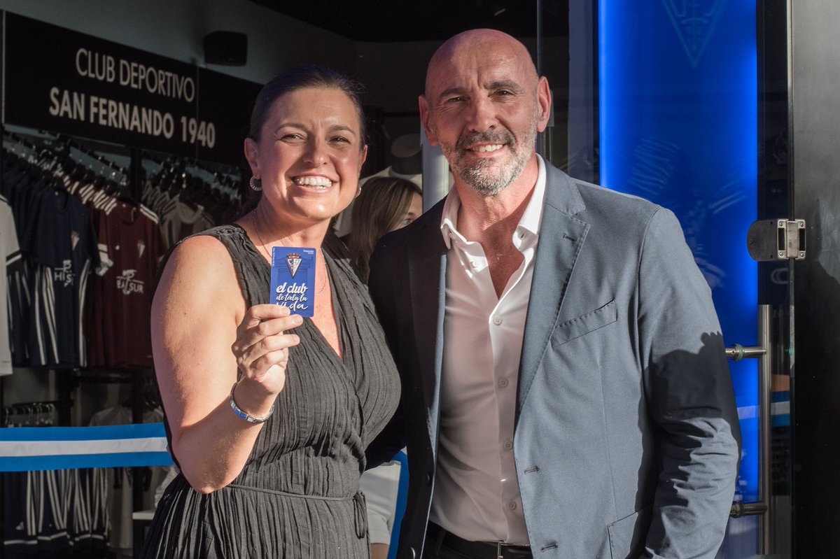 El presidente del #CDSanFernando1940, y la alcaldesa de San Fernando, Patricia Cavada, comparecen en la sala de prensa del Ayuntamiento:
Patricia Cavada: "Para este proyecto no podemos tener un mejor aliado que su Presidente, Monchi".