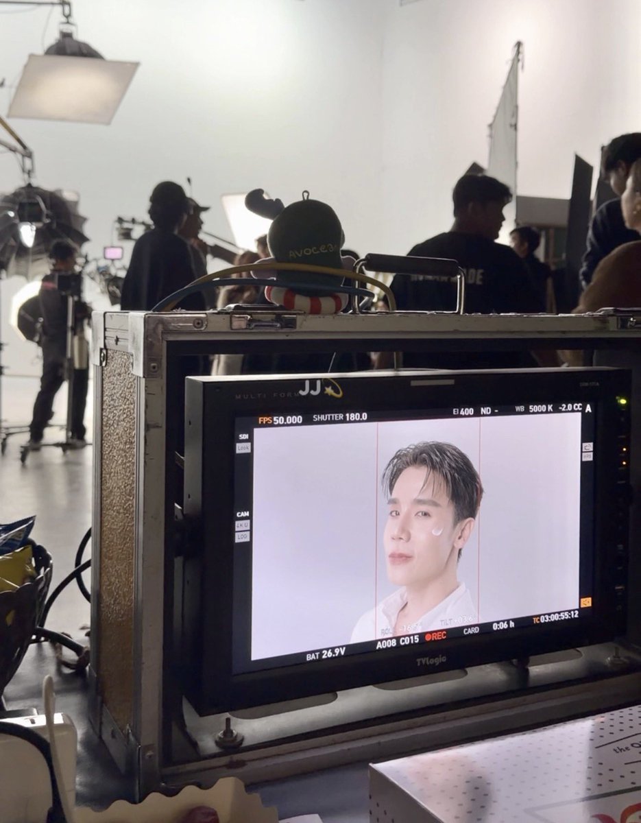 jingjing_pov's tweet image. JIMMY DERMBUDDY NUFORMULA
✍🏻#EverydayStrongSkinWithJimmy
@jimmyyjp  ㅡ 💝

วันนี้ TVC ปล่อยแล้ว เลยขอถือโอกาสนี้มาแชร์ประสบการณ์ทำงานกับพี่จิมครั้งแรกในชีวิต🥹 ยังอยากบอกทุกคนอีกครั้งจริงๆว่า ‘พวกเรารักคนไม่ผิด’

อะไรที่เคยเห็นคนเบื้องหลังชมๆกันมา…