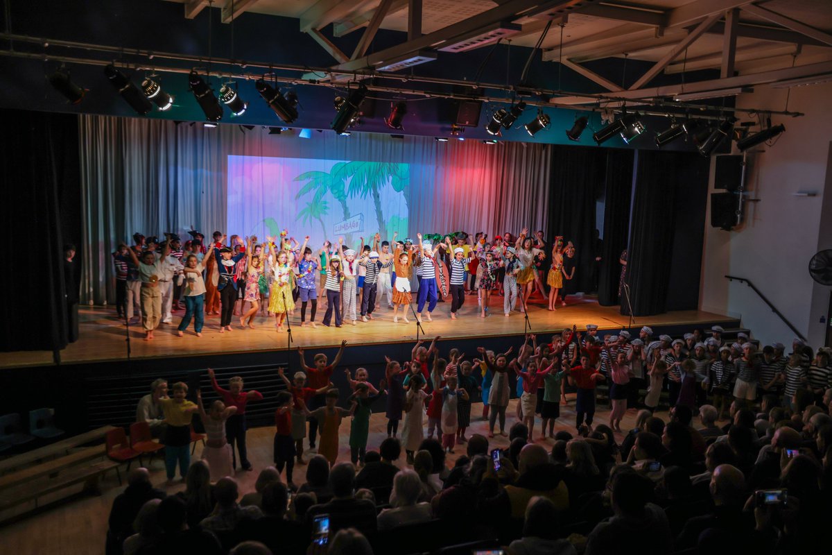 Mrs L Crossley tweet media