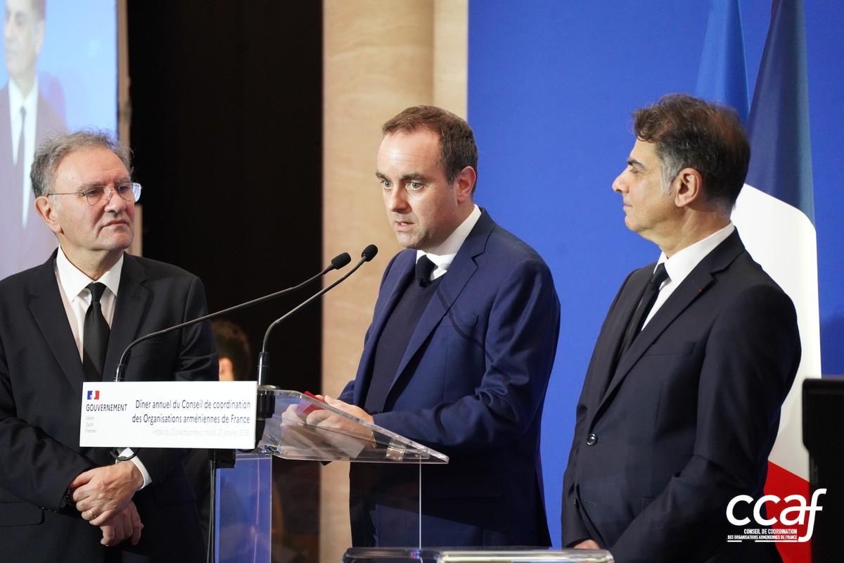 Dîner du CCAF

La mémoire s'impose plus que jamais dans cette période où le révisionnisme frappe à nos portes. 

La France sait ce qu'elle doit à l'Arménie et au peuple arménien qui à travers ses sacrifices s'est retrouvé par son esprit de résistance à nos côtés. 

Le peuple