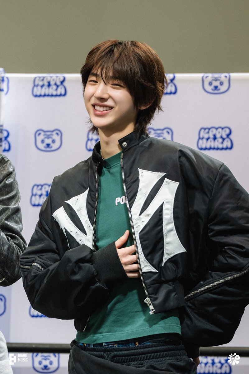 Post by dont look at me on X: smile😄