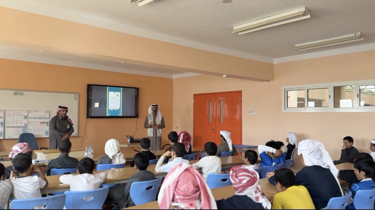 moh_naj_'s tweet photo. #توعية |
نفّذ فرع وزارة الصحة بمنطقة #نجران حملة #فسحة_عش_بصحة بالتعاون مع تعليم نجران في مدرستي القادسية وأنس بن مالك الابتدائية والمتوسطة بهدف توعية وتمكين الأهالي والطلاب بالمعلومات والأدوات اللازمة لفسحة أكثر صحة.
@LiveWellMOH 
#الصحة_السكانية https://t.co/jj0ZtTcXbO
