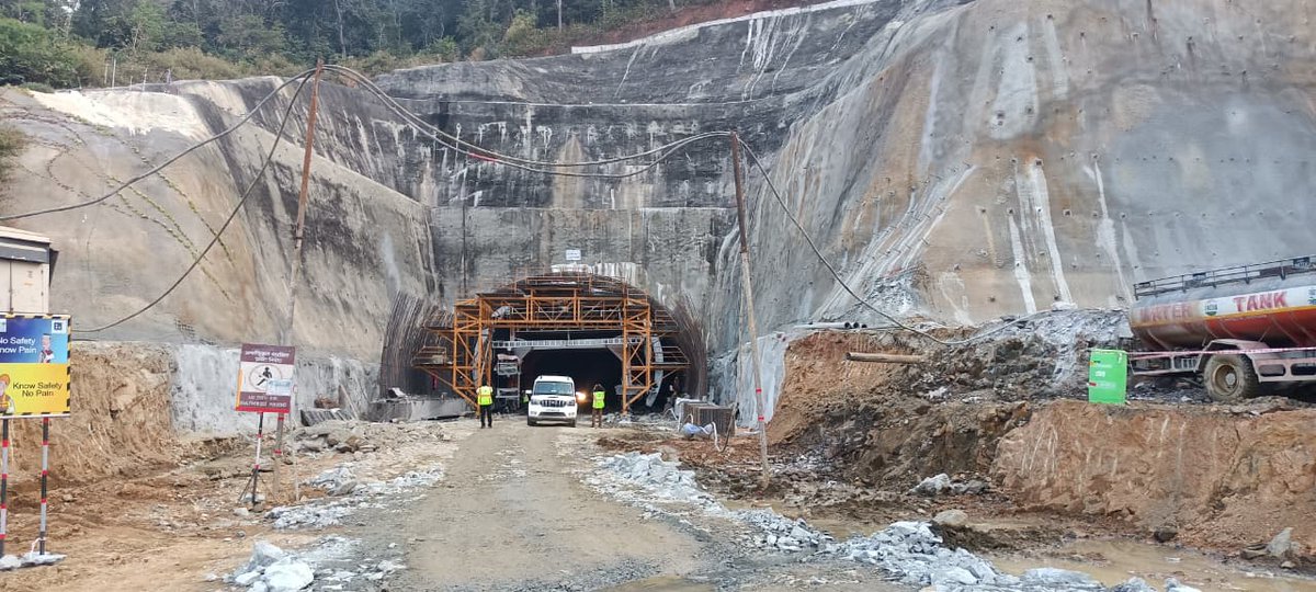 PIBRaipur's tweet photo. रायपुर से विशाखापट्टनम की यात्रा का समय होगा आधा...

टाइगर रिजर्व के बीच से गुजरने वाली प्रतिष्ठित सुरंग पर्यावरण अनुकूल बुनियादी ढांचे के लिए बनी मील का पत्थर।

पत्रकारों ने छत्तीसगढ़ के पहले 6-लेन इको-कॉरिडोर का अवलोकन किया।
https://t.co/nDiKYfubum 

@NHAI_Official @MORTHIndia https://t.co/1UDaDi0D5M