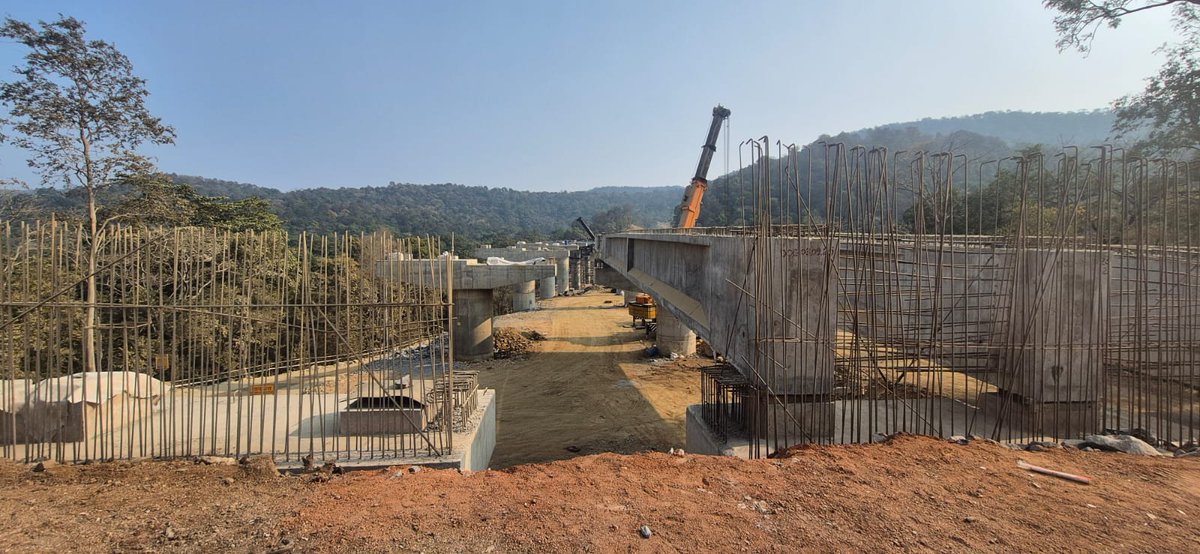 PIBRaipur's tweet photo. रायपुर से विशाखापट्टनम की यात्रा का समय होगा आधा...

टाइगर रिजर्व के बीच से गुजरने वाली प्रतिष्ठित सुरंग पर्यावरण अनुकूल बुनियादी ढांचे के लिए बनी मील का पत्थर।

पत्रकारों ने छत्तीसगढ़ के पहले 6-लेन इको-कॉरिडोर का अवलोकन किया।
https://t.co/nDiKYfubum 

@NHAI_Official @MORTHIndia https://t.co/1UDaDi0D5M