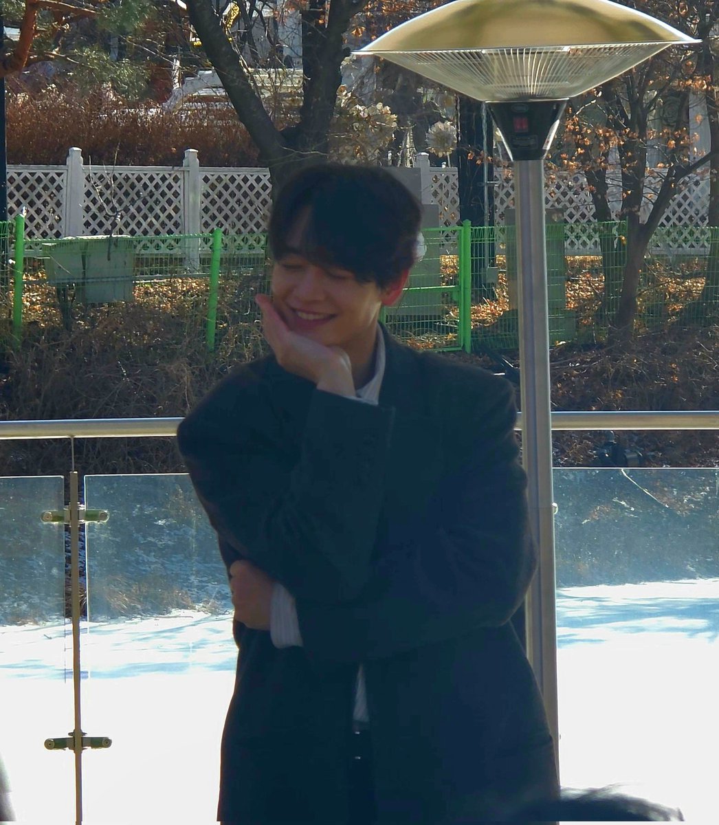 minhee_1209__'s tweet photo. ㅈㅁ
나 화질안좋아서 몰랐는데
오빠 쾌남웃음에 질식사함 지금 https://t.co/Lr4DlamiQb