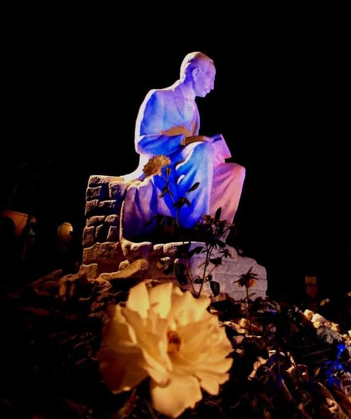 "Se necesita ahora más que nunca, templos de amor y humanidad que desaten todo lo que hay en el hombre de generoso y sujeten todo lo que hay en él, de crudo y vil "
#MartíVive